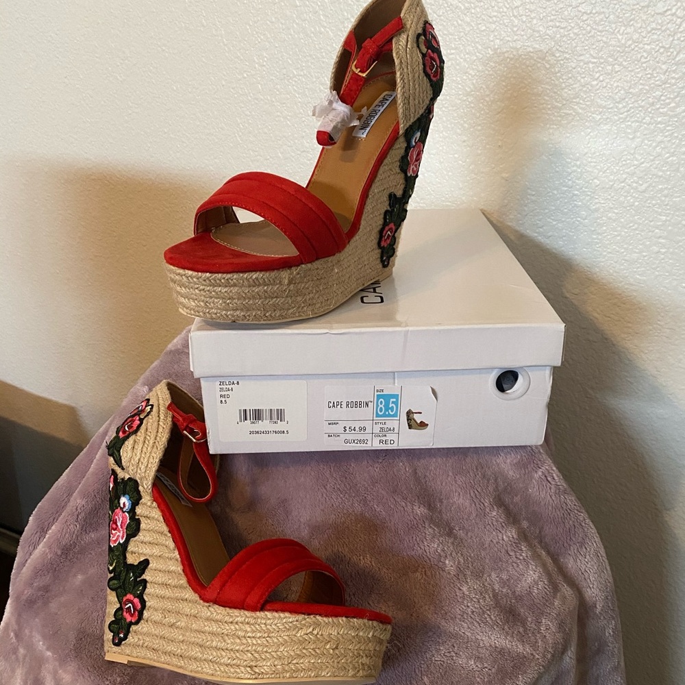 Cape Robbin Zelda 8.5 Floral Embroidered Wedges